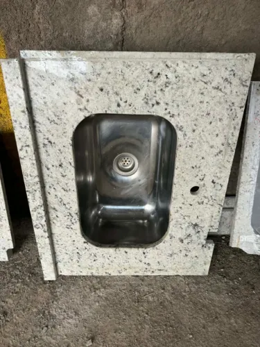 Pia de granito branco 71 x 57