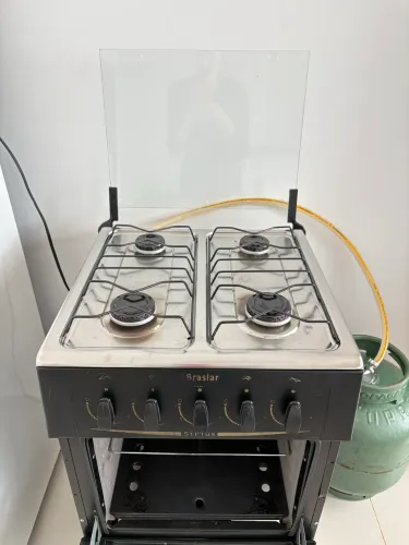 Fogão 4 bocas, não é elétrico