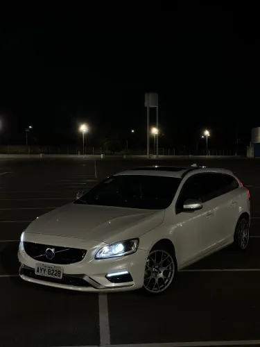Volvo V60 T-6 R-design 2.0 FWD 4P 2016