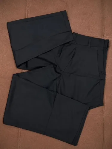 Calça Masculina Sarja Tamanho 40 ? Nova, nunca usada Calça masculina em sarja na cor preta