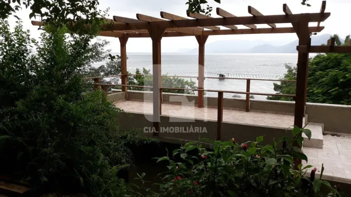 Casa de 3 dormitórios no Ribeirão da Ilha