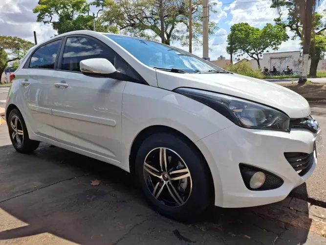 Hyundai HB20 Premium 1.6 Flex 16V Mec. 2013