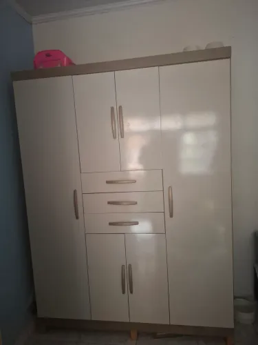 Guarda roupa de casal , armário de cozinha e cômoda 