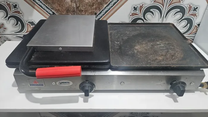 Chapa com prensa a gás
