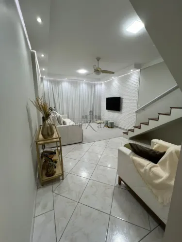 Oportunidade - Casa Sobrado - Jardim Torrão de Ouro - 3 Dormitórios - 172m².