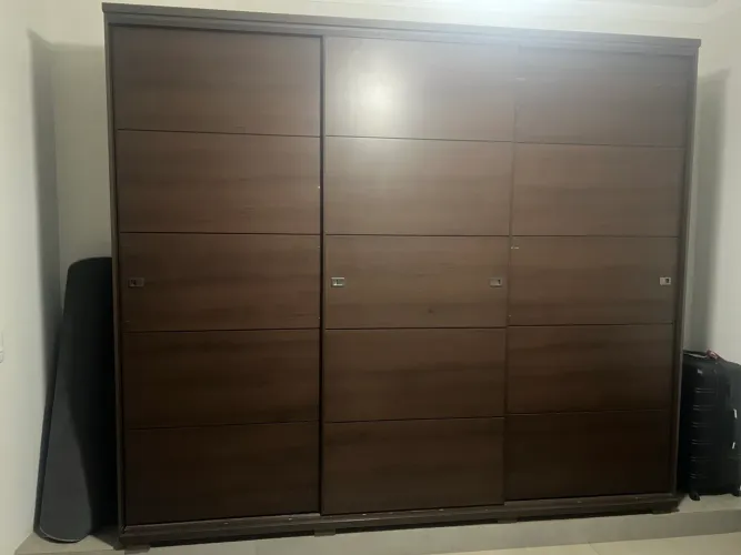 Vendo Guarda roupa grande de portas de correr