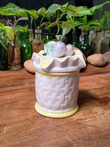 pote de porcelana feito a mão anos 50 verduras cozinha raro peça única decoração vintage