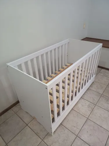 Berço e colchão infantil