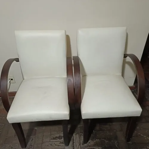 2 cadeiras brancas R$399<br><br>?R$399,00<br><br>Retirada Flamengo