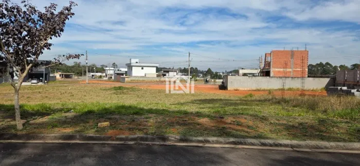 Terreno à venda no condomínio Belbancy