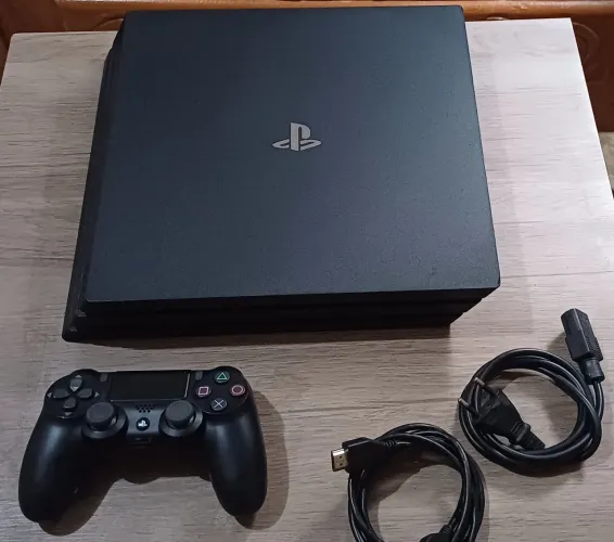 Ps4 pro ultra slim 1TB 4k aceito cartão