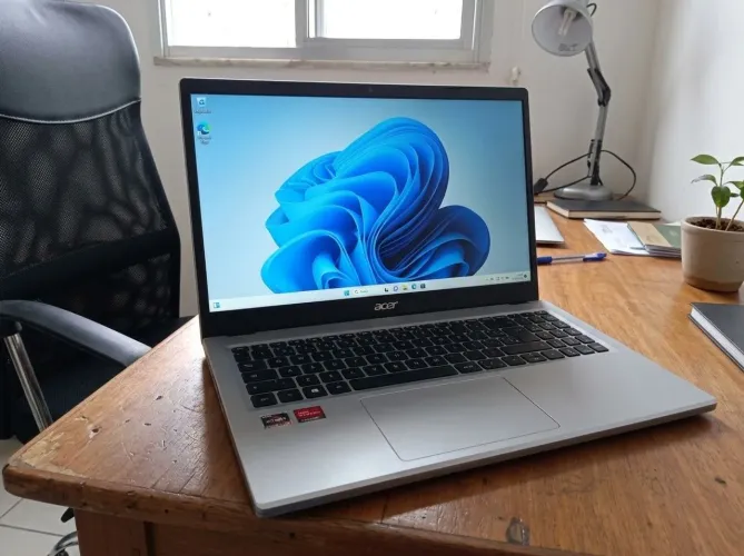 Notebook Acer Ryzen 5 7520U | 8GB RAM LPDDR5 | SSD NVMe 512GB