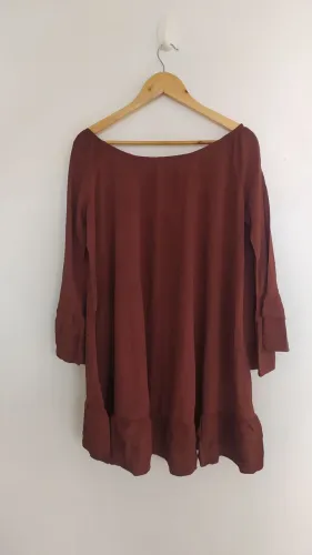 Vestido boho com babado na cor chocolate Tam único 