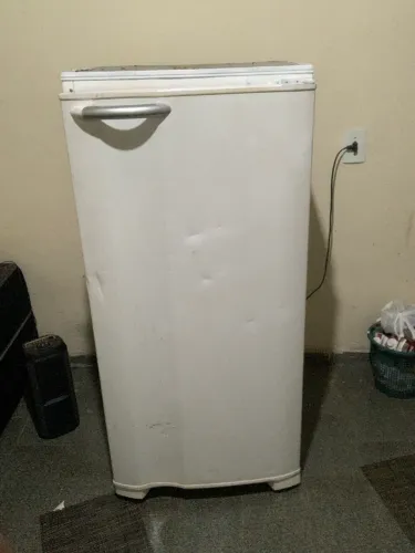 Vendo geladeira é perfeito estado 