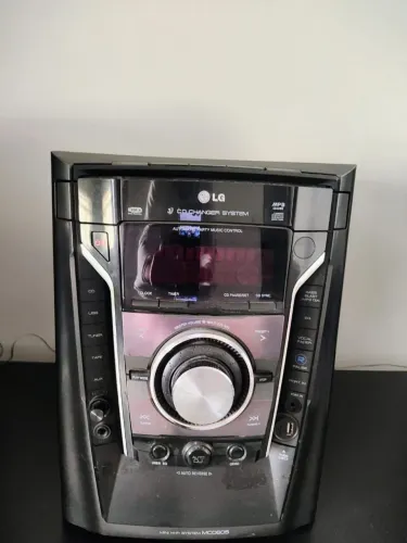 Vendo som LG Automatic Party Music Control USB/carrocel 3 CD Changer System