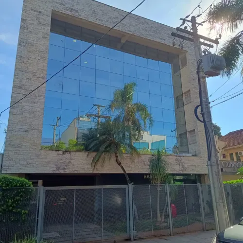 Sala Comercial com 02 banheiros e box na Av. Bastian, junto ao Praia de Belas Shopping