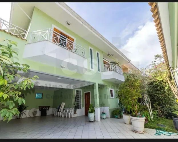 Casa à venda em São Paulo-SP, 4 quartos, 2 suítes, 3 salas, 4 banheiros, 6 vagas na Cidade