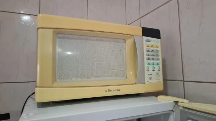 Microondas antigo mas funcionando perfeitamente