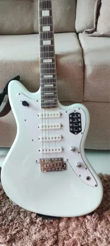 Guitarra Jaguar Revelation RT60Q