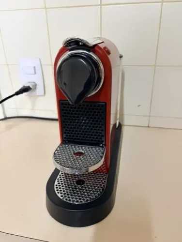 Máquina de Café Nespresso CitiZ Modelo C113 - Usada