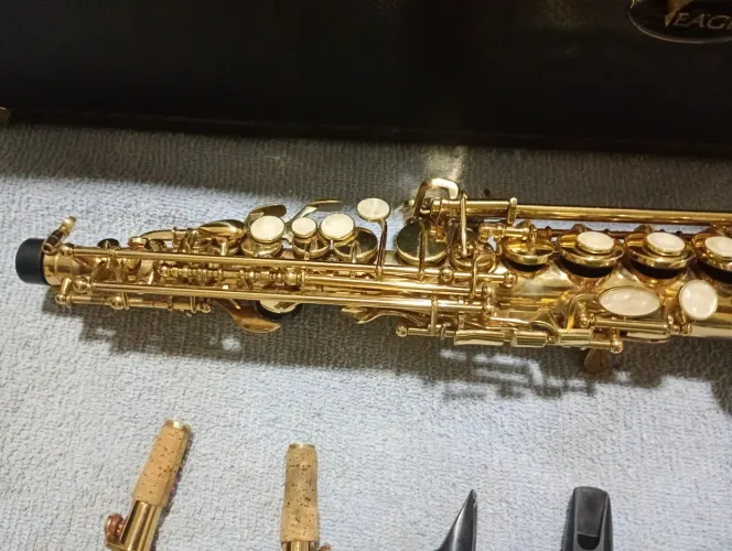 Sax soprano em si bemol / marca Eagle.