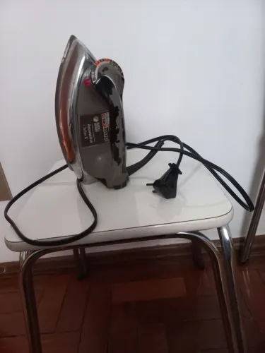 Ferro automático vintage Black&Decker teflon ll ,6 temperaturas usado funcionando.