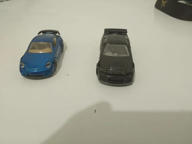 2 Carrinhos Hotwheels