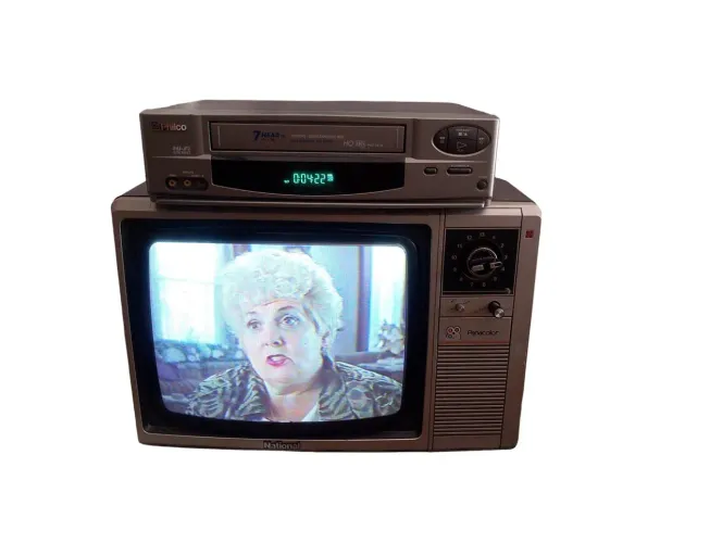 Tv e vídeo cassete, leia a descrição do anúncio