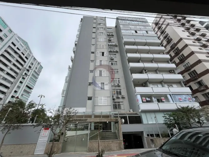 Apartamento com 3 quartos- na Rua Bocaiúva