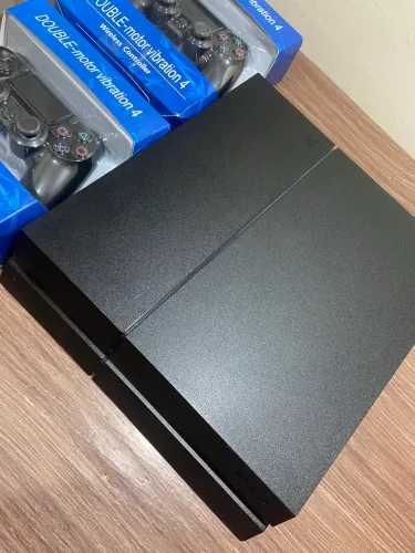Ps4 com 2 controles lacrados