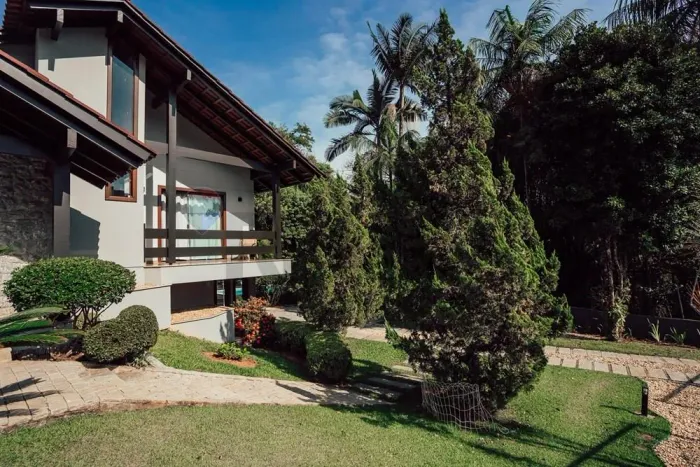 Casa com amplo espaço de terreno a venda próximo ao centro de Indaial