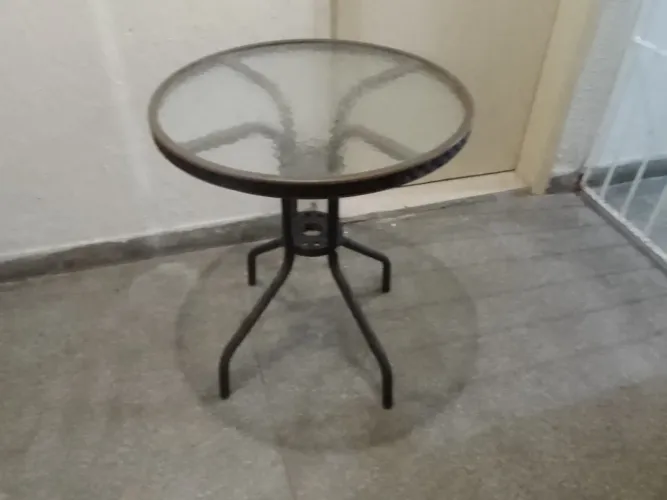 Mesa redonda para jardim tampo de vidro