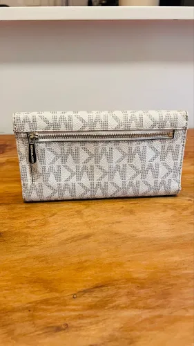 Carteira Michael Kors original na cor off white
