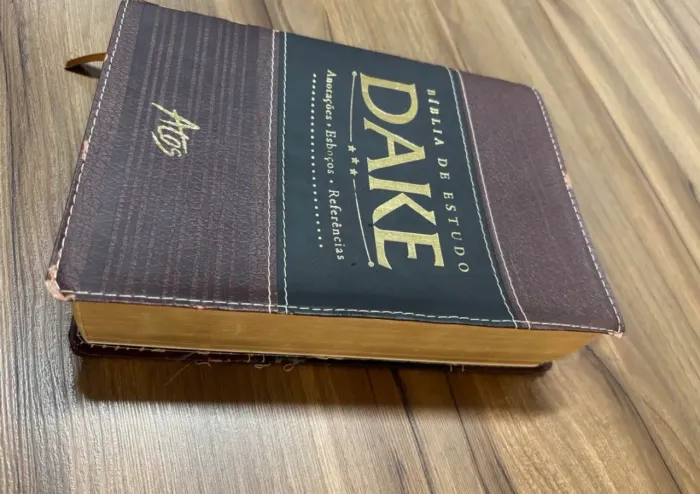 Bíblia Dake usada