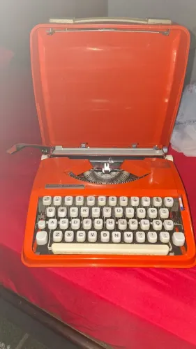 Máquina de Escrever Hermes Baby Laranja