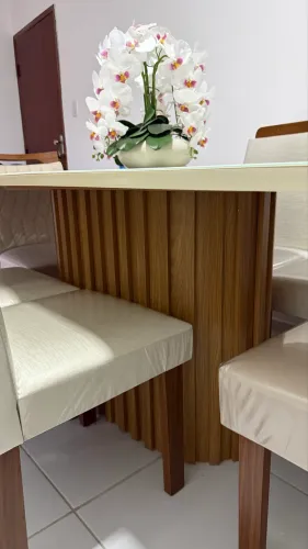 Mesa de jantar + 6 cadeiras 