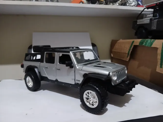 Miniatura jeep v&f 1/24