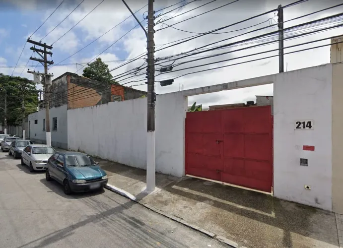 Terreno Comercial com Edícula a Venda
