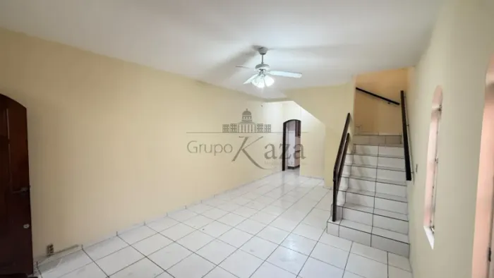 Oportunidade - Casa Sobrado - Jardim Ismênia - 3 Dormitórios - 132m².
