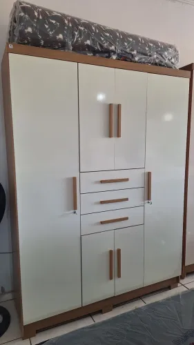 Guarda roupa de casal 6 portas 3 gavetas