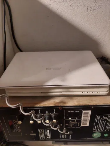 Lote 2 notebooks funcionando,  para peças 