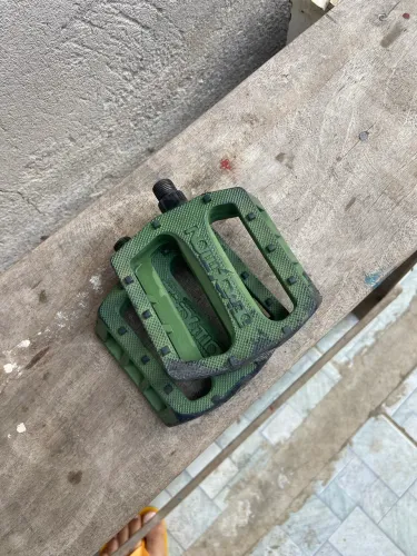 Pedal demolition verde bmx par