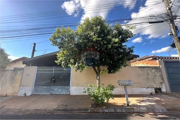 Casa aconchegante c/ 3 quartos no Jardim do Sol