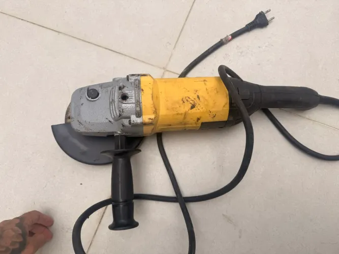 VENDO ESMERILHADEIRA 220V