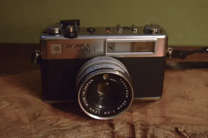 Câmera Yashica MG-1