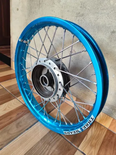 Theree Head traseiro pra fan 160 semi novo *44