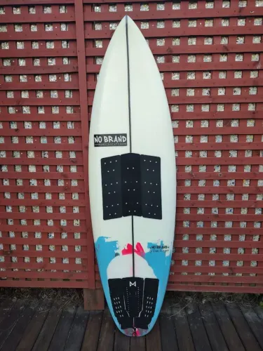 Prancha de surf No Brand 6'3 com 39 litros