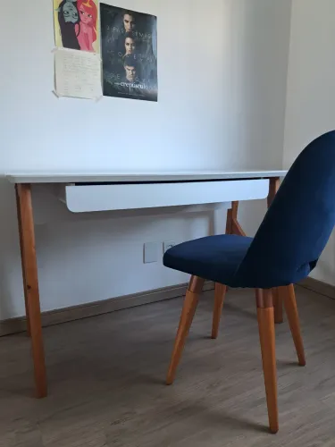 Vendo mesa de estudo e cadeira giratória