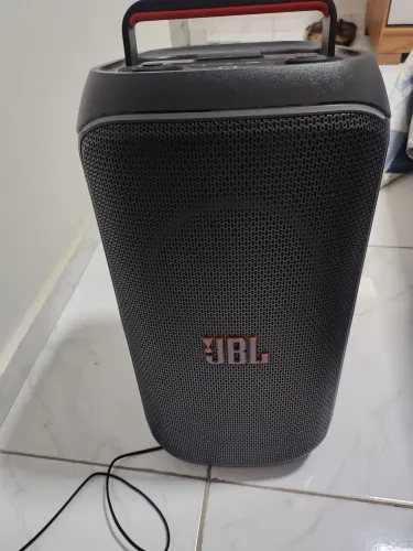 Caixa JBL nova