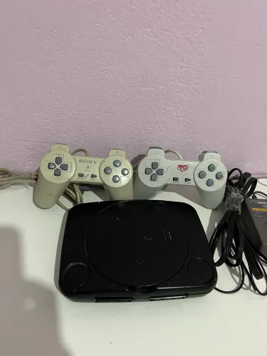 Ps1 com leitor bom + 2 controles